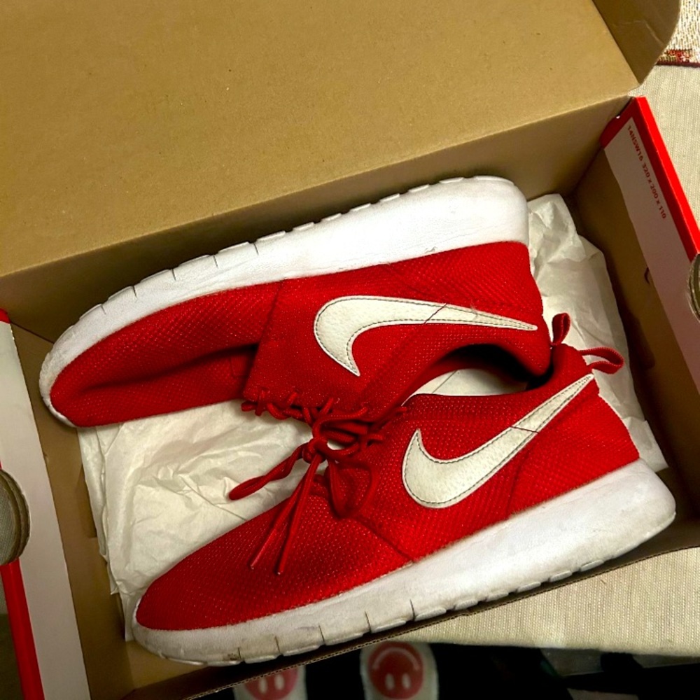 NIKE ROSHE ONE, RED Women’s 6.5 US